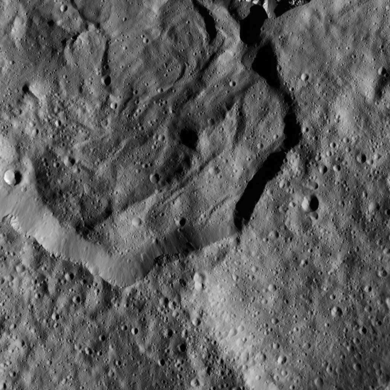 Illustration for article titled There's Something Surprising Lurking in Ceres' Mysterious Bright Spots